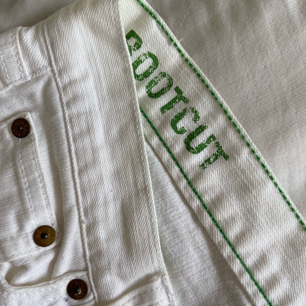 WHITE BOOTCUT JEANS